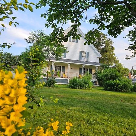 Sunflower Guest Suites Summerside Exterior photo