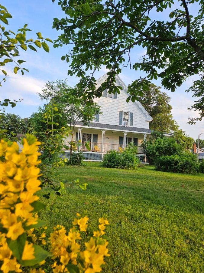 Sunflower Guest Suites Summerside Exterior photo